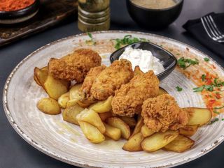 Aripioare picante crispy cu cartofi