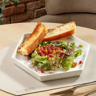 Cremă de icre cu salată anatoliană