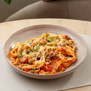 Paste cu creveți și roșii cherry