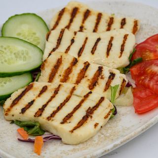 Brânza halloumi la grătar