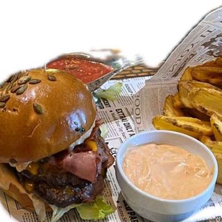  MENIU SMASH BURGER ROSSO + CARTOFI PRAJITI