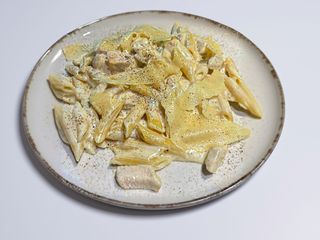 PENNE POLLO E GORGONZOLA