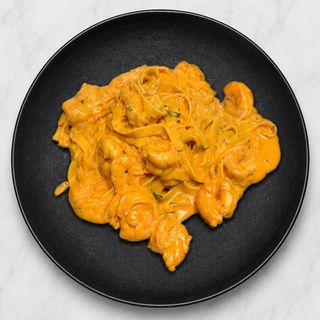 TAGLIATELLE CU CREVETI SOS ROSE