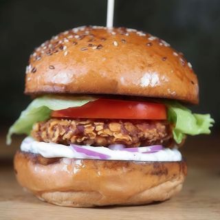 Burger grecesc cu pui