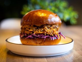 PULLED PORK BURGER