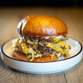 MENIU GOLDEN TRIPPLE SMASHED BURGER