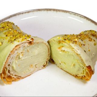 Croissant fistic