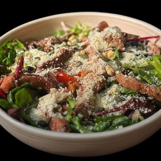 Salată cu antricot de vită marinat