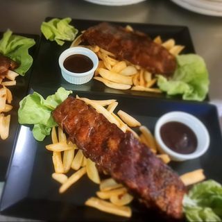 Coaste de porc cu cartofi pai