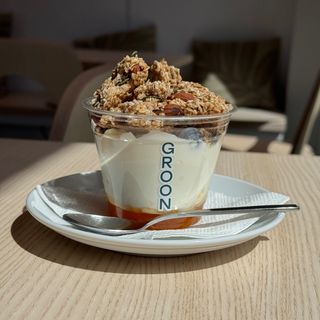 Iaurt cu granola home-made