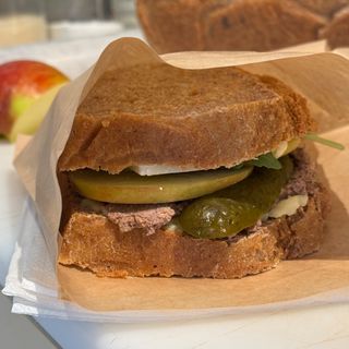 Sandwich cu pateu de casa