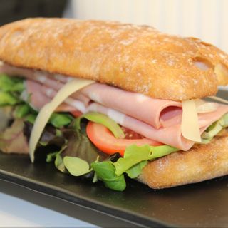 Sandwich mortadella cu fistic