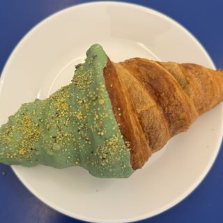 CROISSANT UMPLUT cu CREMA de FISTIC 130 g