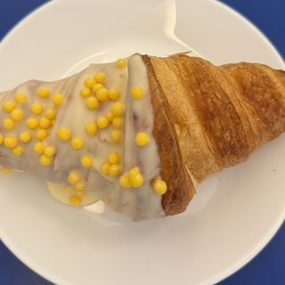 CROISSANTE cu CREMA de VANILIE 130 g