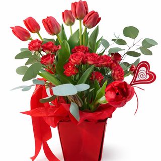 Aranjament Floral Red Passion - lalele si trandafiri