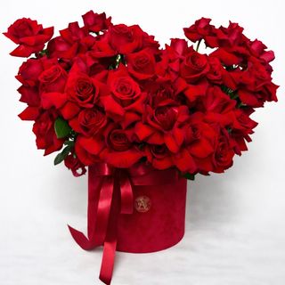 Velvet Passion – Cutie cu Trandafiri Roșii