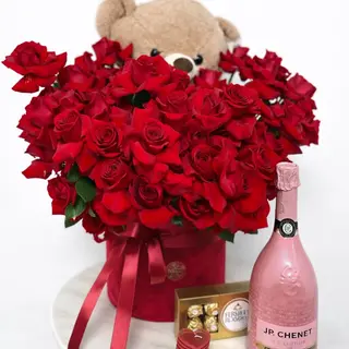 Royal Teddy Love – Cutie cu Trandafiri, Urs & Șampanie