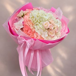 Pink Hydrangea Elegance – Buchet Pastel Luxury