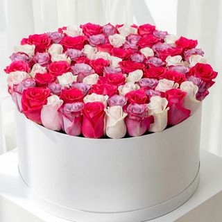 Royal Harmony Rose Box – Cutie gigant cu trandafiri mix premium in nuante de rosu, roz si ivory