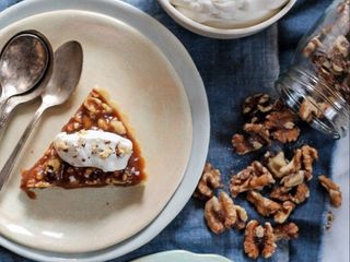 Tarta cu nuci si inghetata