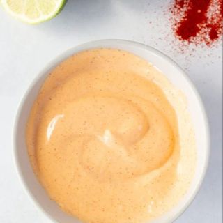 Sos Maio cu Sriracha