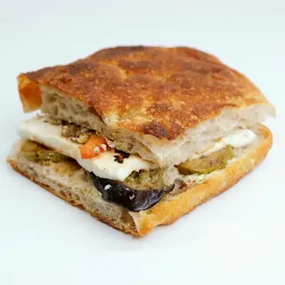 Sandwich cu branza de capra