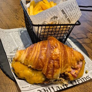 Croissant Double Beef Burger