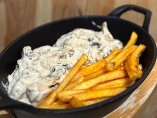 Scalopina de pui cu cartofi prăjiţi