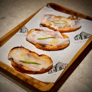 BRUSCHETTA CON LARDO DI MANGALITA