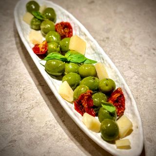 OLIVE DI SICILIA CON GRANA PADANO E ARANCIA