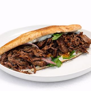 Gyros in pită cu pulpă miel & tzatziki 300g
