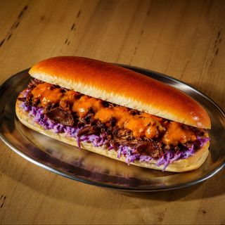 Baghetă mică cu pulpă rață confiată & coleslaw 225g