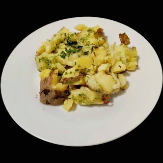 Cartofi zdrobiti cu usturoi