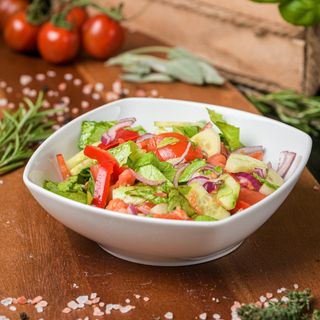 Salata din legume proaspete