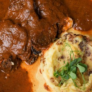 Falcute de vitel in sos de vin