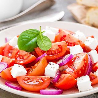 Salata de rosii cu branza telemea