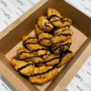 Banană crocantă cu sos de ciocolată