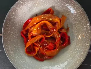 Salată de ardei copți