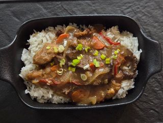 Tigaie picantă de vită și pui