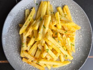 Cartofi pai cu parmezan și usturoi