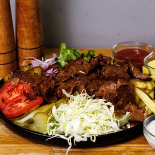 Shaorma de vită la farfurie