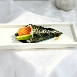Temaki Sake Avocado