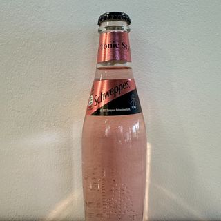 Schweppes tonic pink	