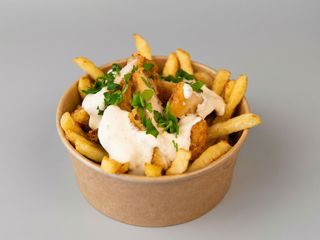 Box snitel pui+ cartofi prajiti, sosuri