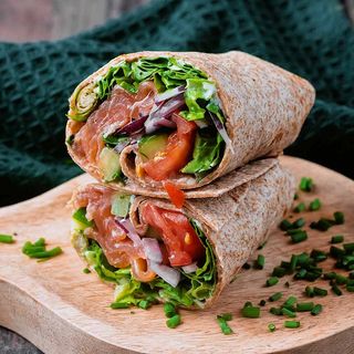 Wrap cu Avocado și Somon