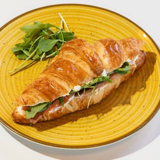 Croissant somon afumat