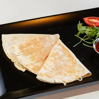 Quesadilla cu Pui BBQ