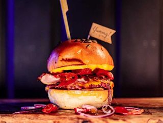 Smeș Burgăr La Remorcă