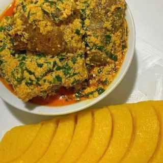 Supă Ogbono cu egusi cu pește sau carne de vită