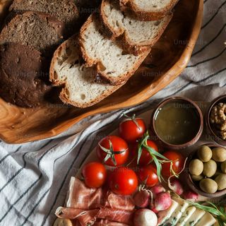 Miel la cuptor cu cartofi si sos tzatziki-550 g